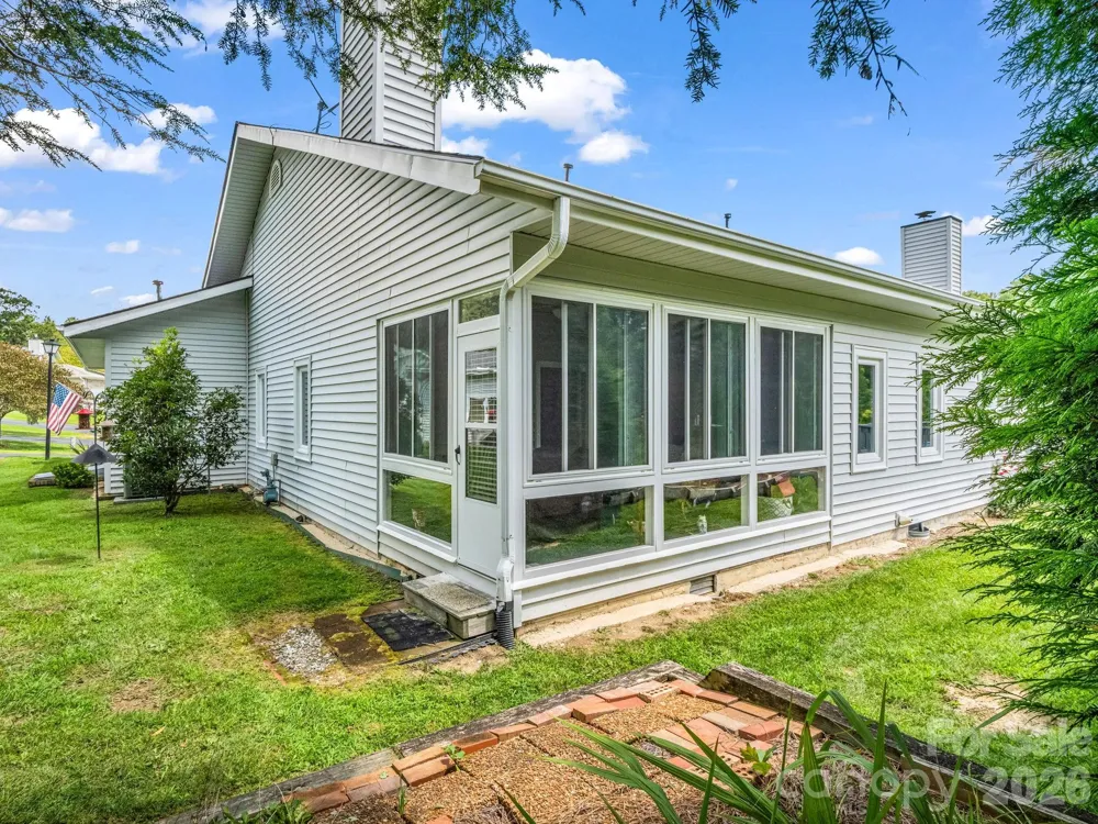 20 Country Meadows Lane Hendersonville, NC 28792
