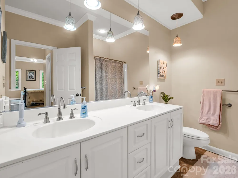 20 Country Meadows Lane Hendersonville, NC 28792
