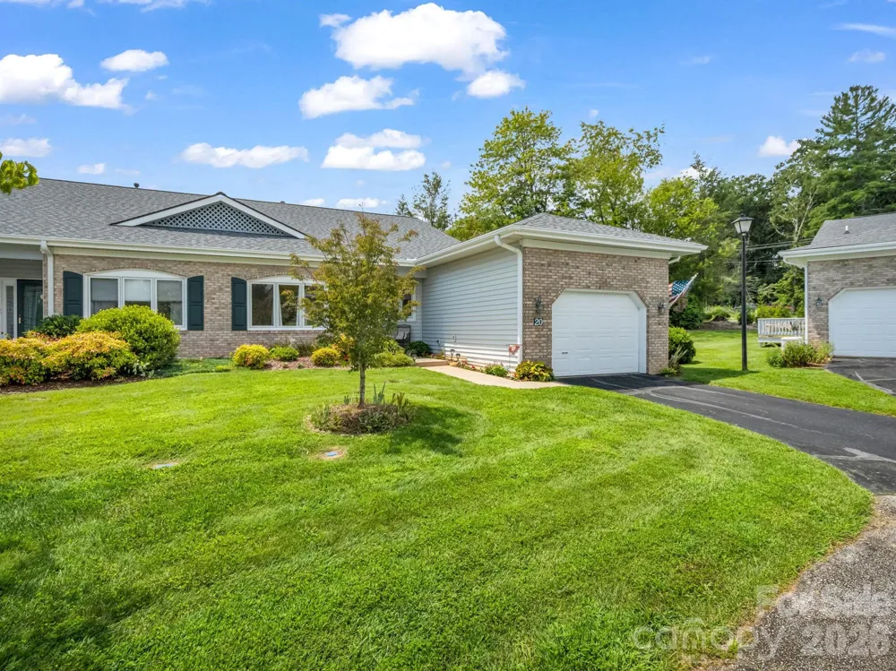 20 Country Meadows Lane Hendersonville, NC 28792
