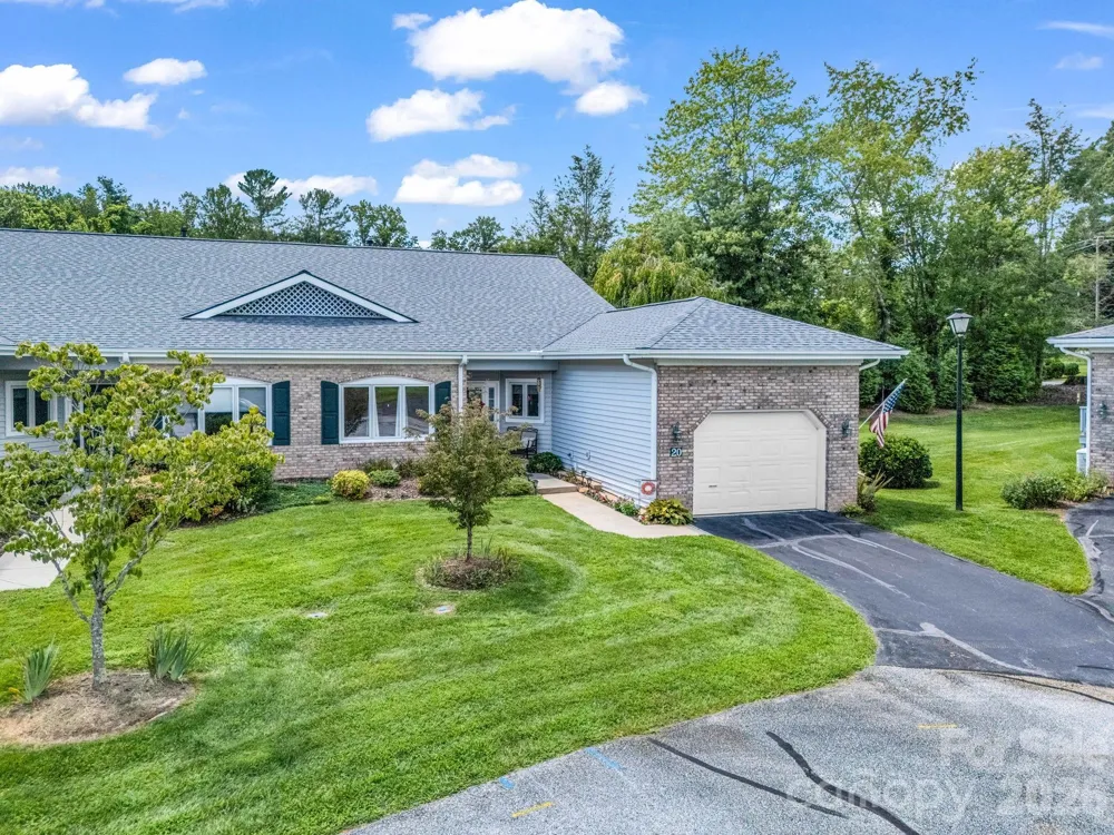 20 Country Meadows Lane Hendersonville, NC 28792