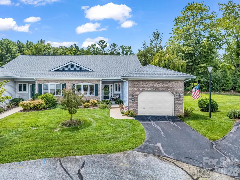 20 Country Meadows Lane Hendersonville, NC 28792