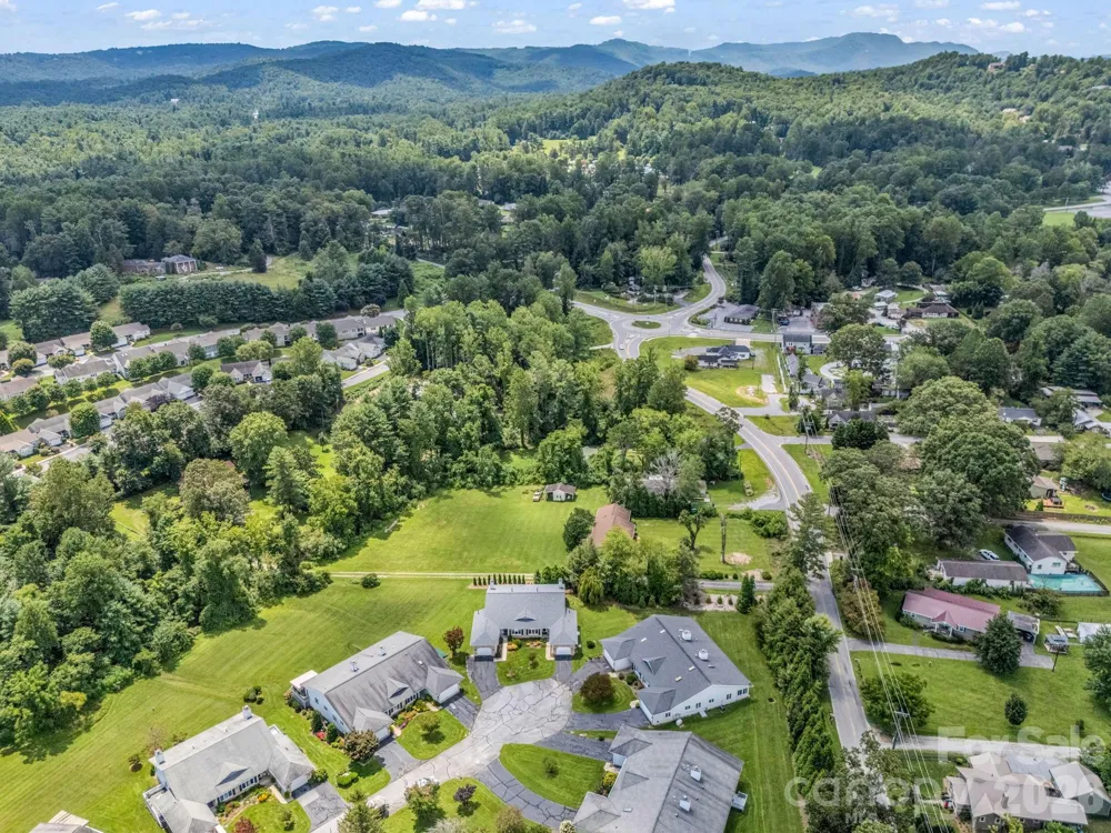 20 Country Meadows Lane Hendersonville, NC 28792