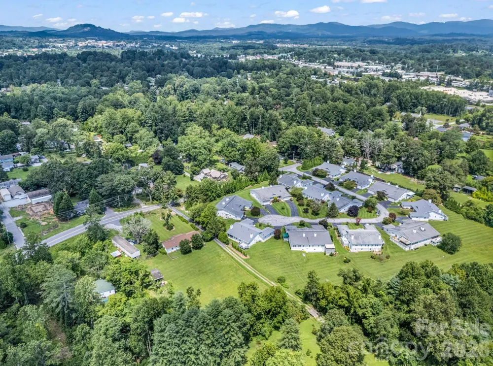 20 Country Meadows Lane Hendersonville, NC 28792