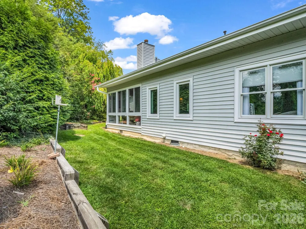 20 Country Meadows Lane Hendersonville, NC 28792