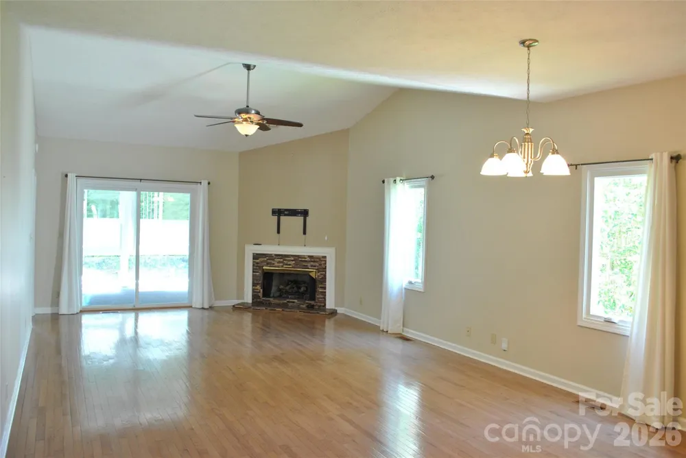 20 Country Meadows Lane Hendersonville, NC 28792