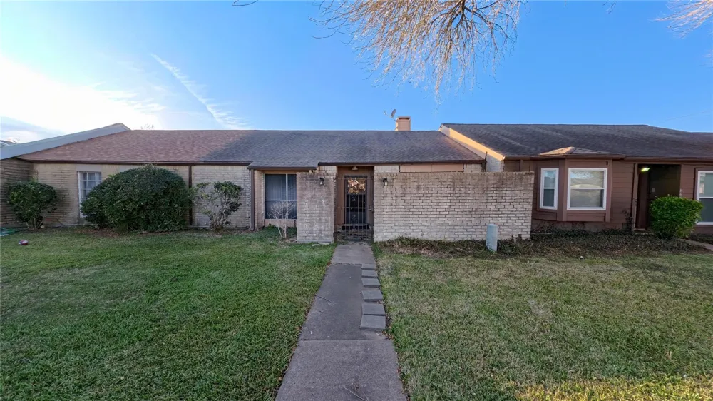 8650 Maplecrest Drive