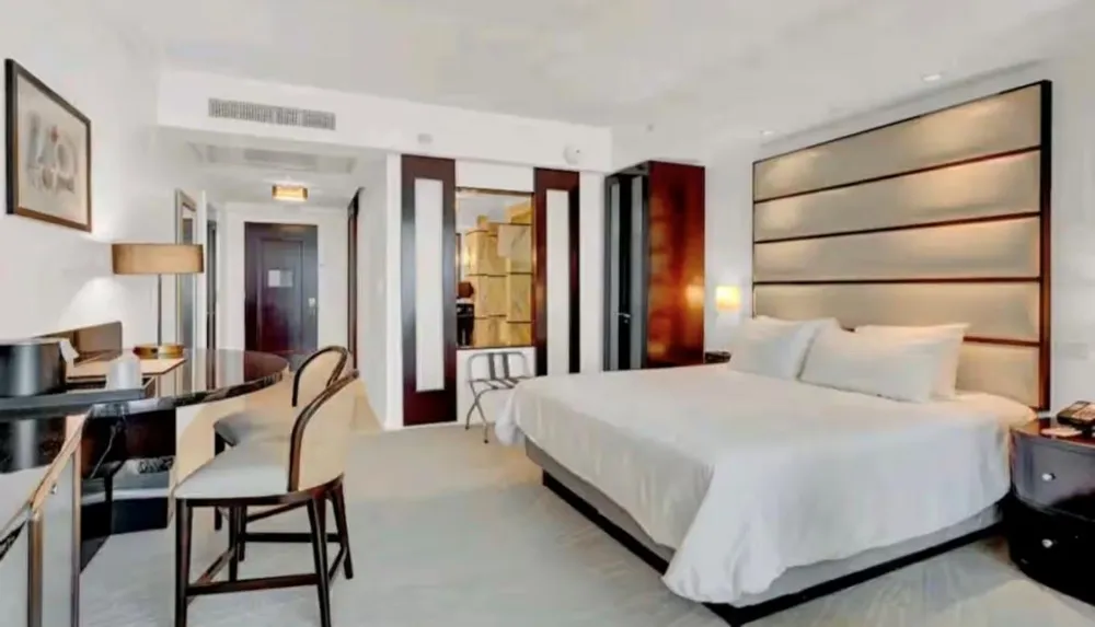 4391 Collins Avenue #1913