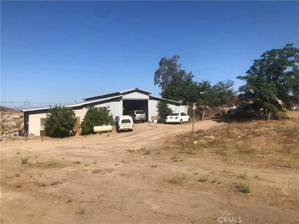 1890 S State Hemet, CA 92543