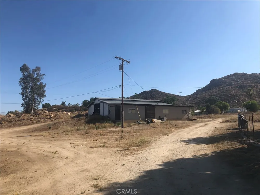 1890 S State Hemet, CA 92543