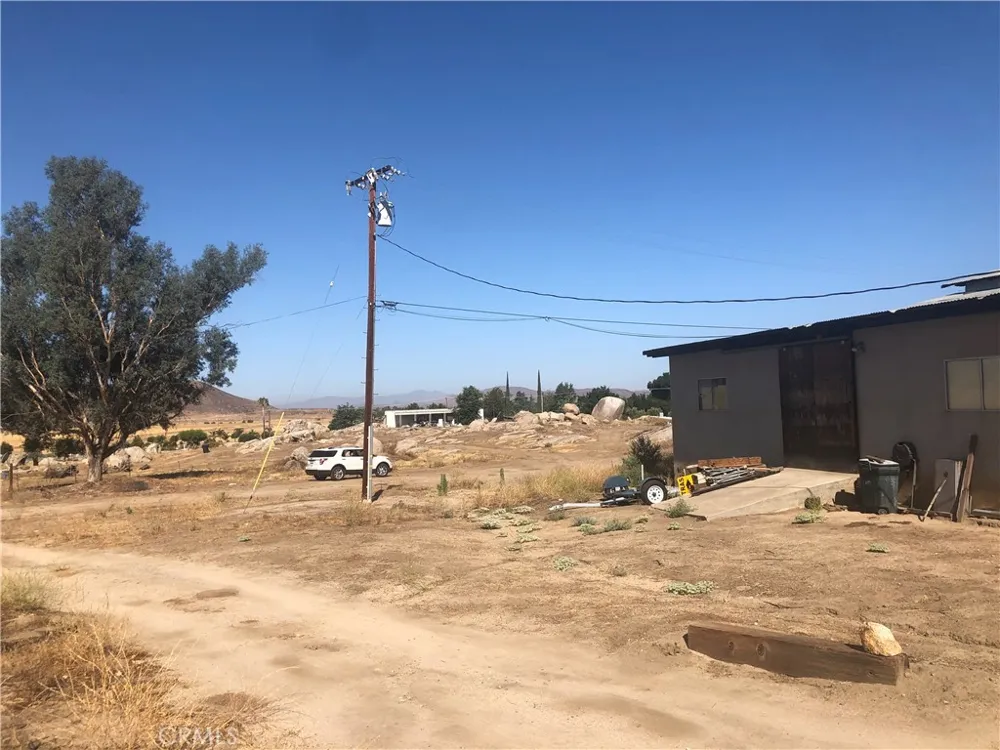 1890 S State Hemet, CA 92543