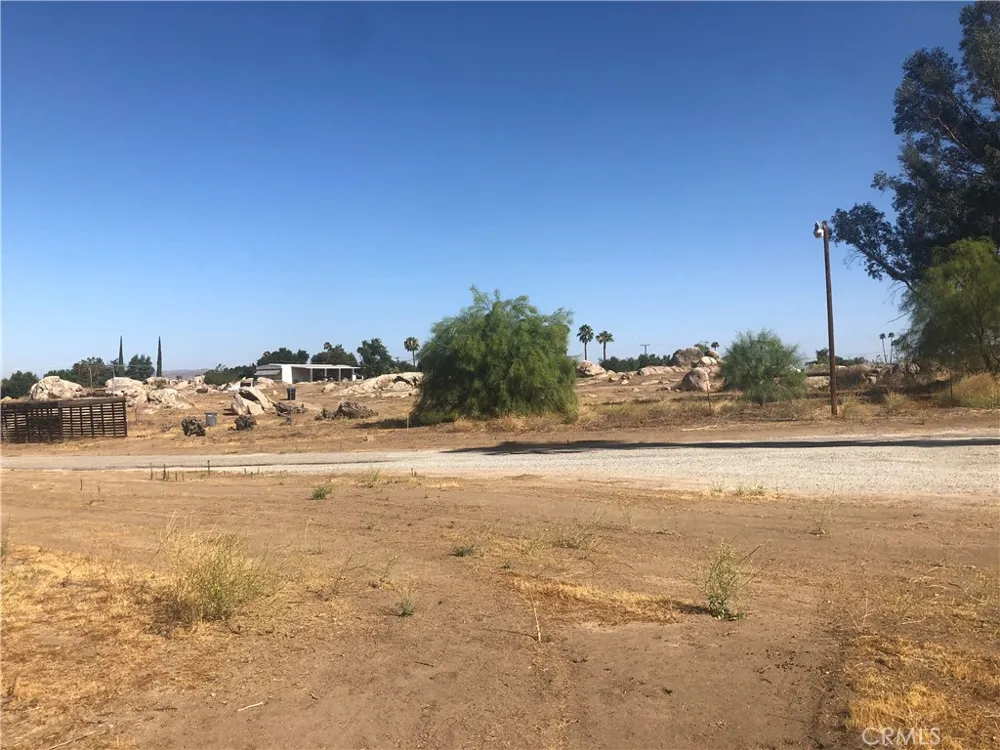 1890 S State Hemet, CA 92543