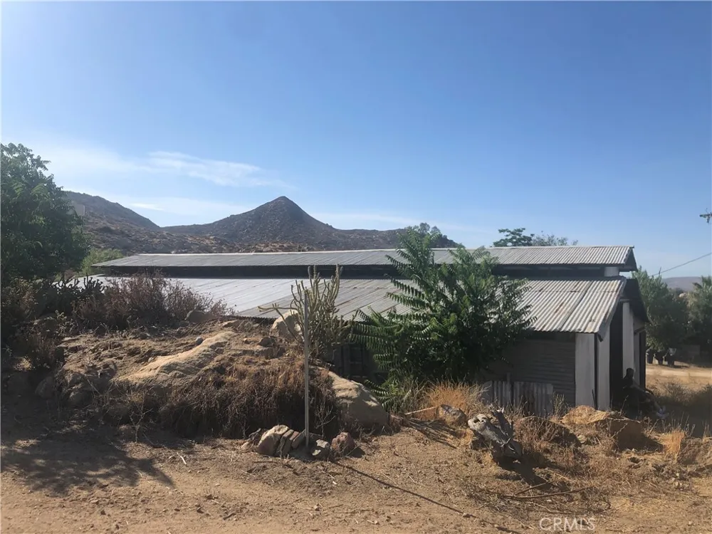 1890 S State Hemet, CA 92543
