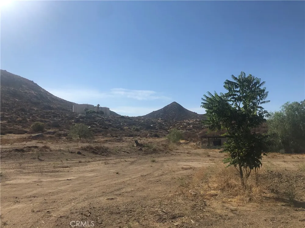 1890 S State Hemet, CA 92543