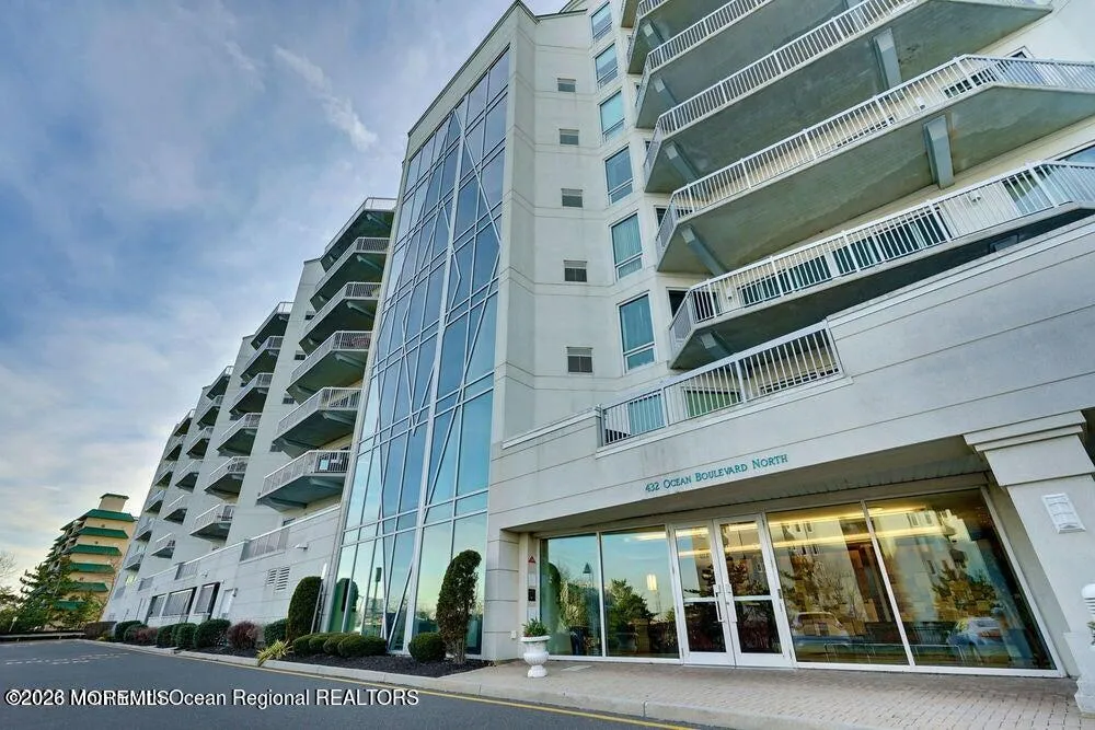 432 W Ocean Boulevard #210