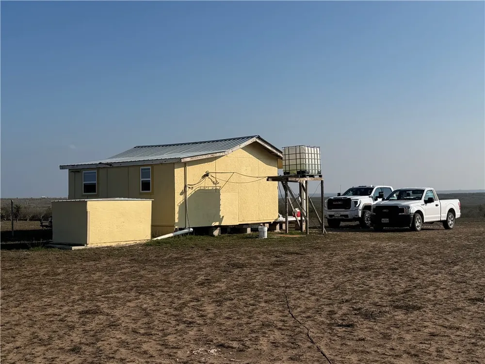188 Quail Drive George West, TX 78022