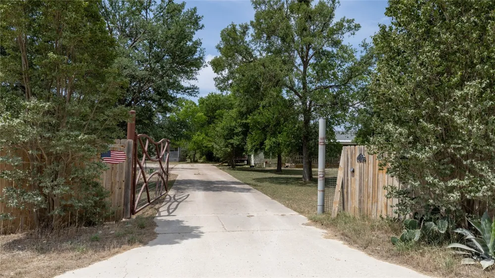 1400 Seminole Trail Dale, TX 78616