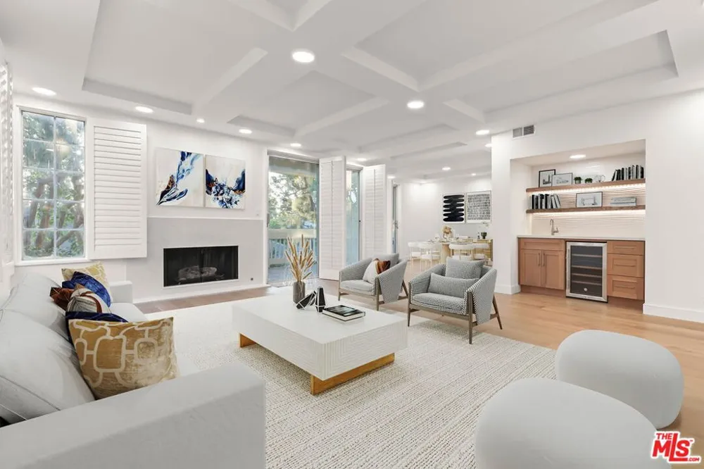 4338 Redwood Avenue #B208