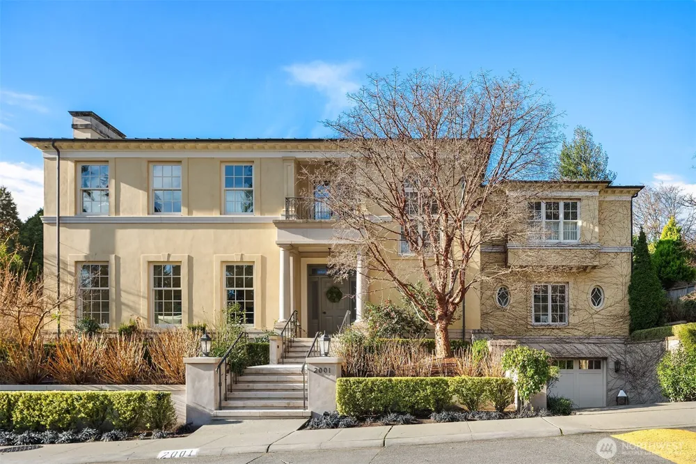 2001 Broadmoor Drive E