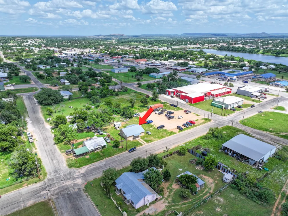 1004 Avon Avenue Llano, TX 78643