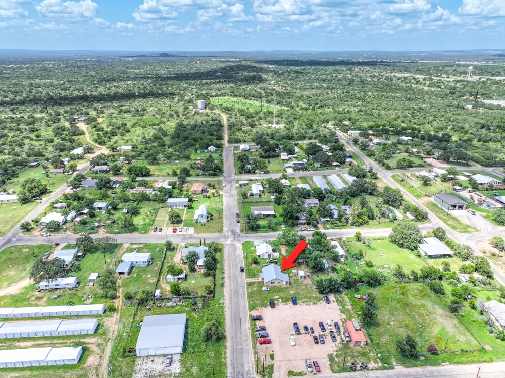 1004 Avon Avenue Llano, TX 78643