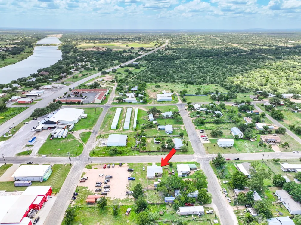 1004 Avon Avenue Llano, TX 78643