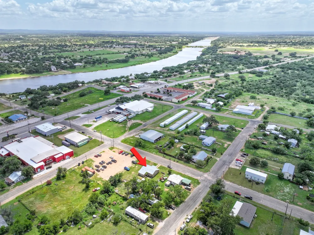 1004 Avon Avenue Llano, TX 78643