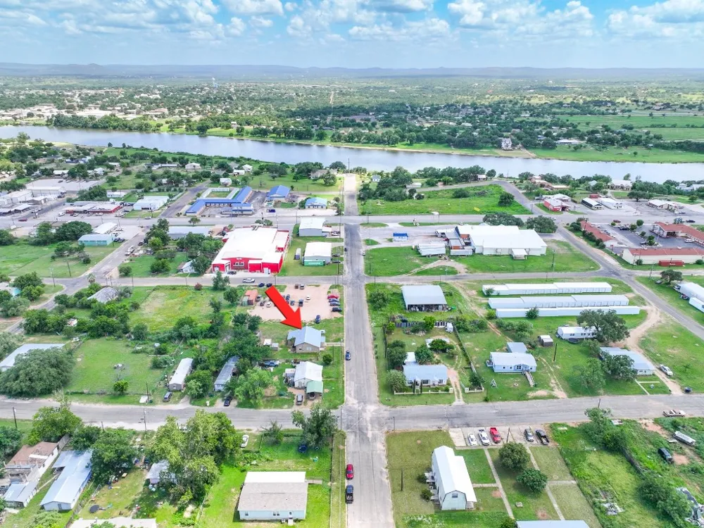 1004 Avon Avenue Llano, TX 78643