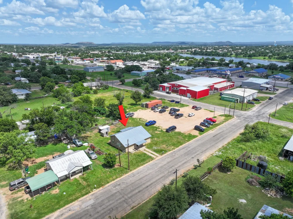 1004 Avon Avenue Llano, TX 78643