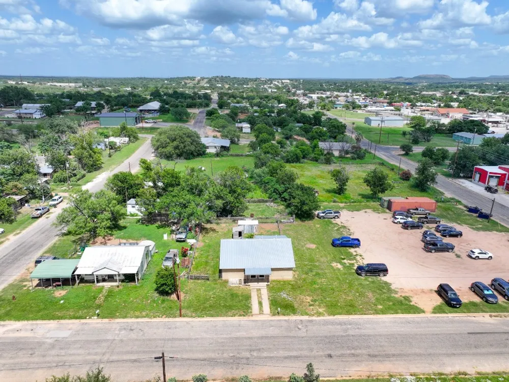 1004 Avon Avenue Llano, TX 78643