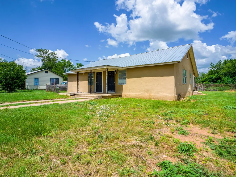 1004 Avon Avenue Llano, TX 78643