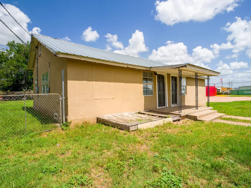 1004 Avon Avenue Llano, TX 78643