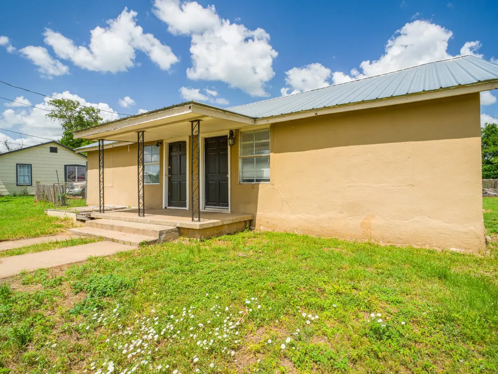 1004 Avon Avenue Llano, TX 78643