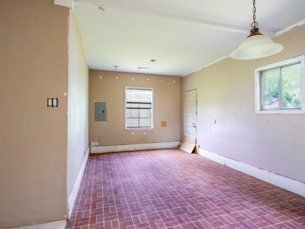 1004 Avon Avenue Llano, TX 78643