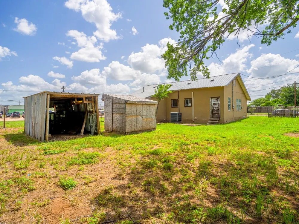 1004 Avon Avenue Llano, TX 78643