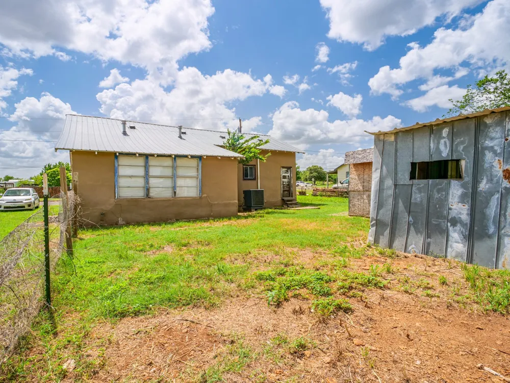 1004 Avon Avenue Llano, TX 78643