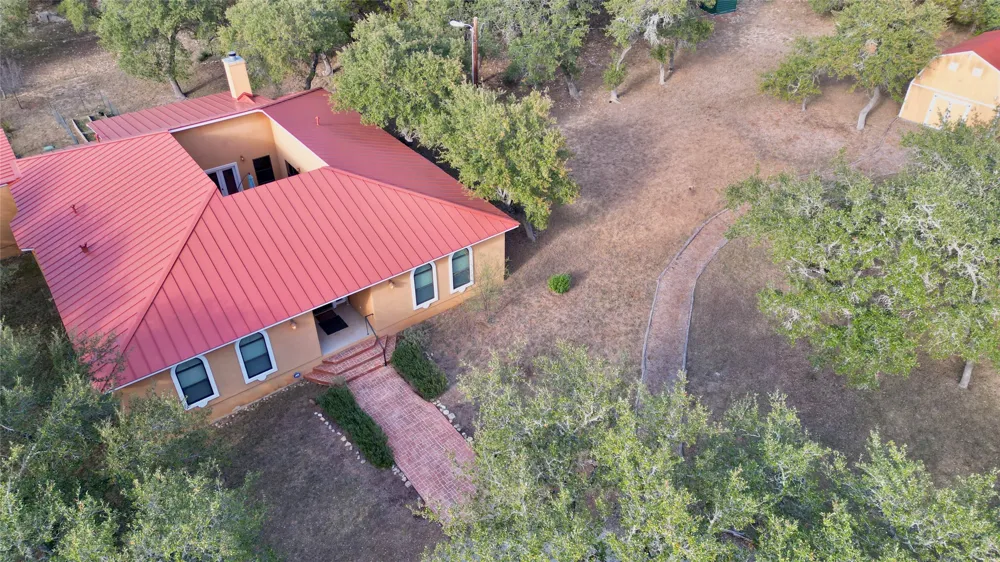 450 Windmill Oaks Drive Wimberley, TX 78676