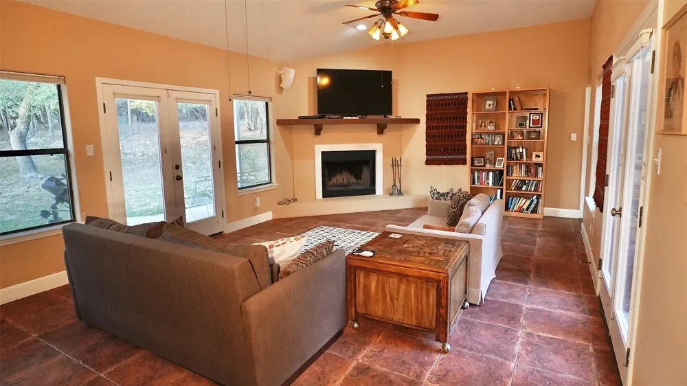 450 Windmill Oaks Drive Wimberley, TX 78676
