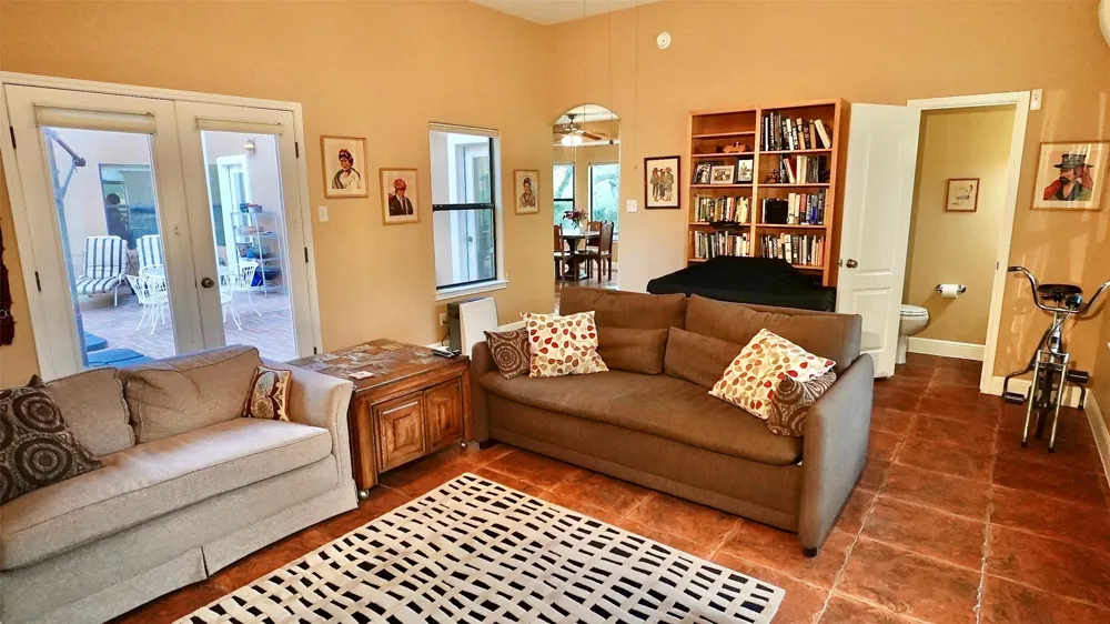 450 Windmill Oaks Drive Wimberley, TX 78676