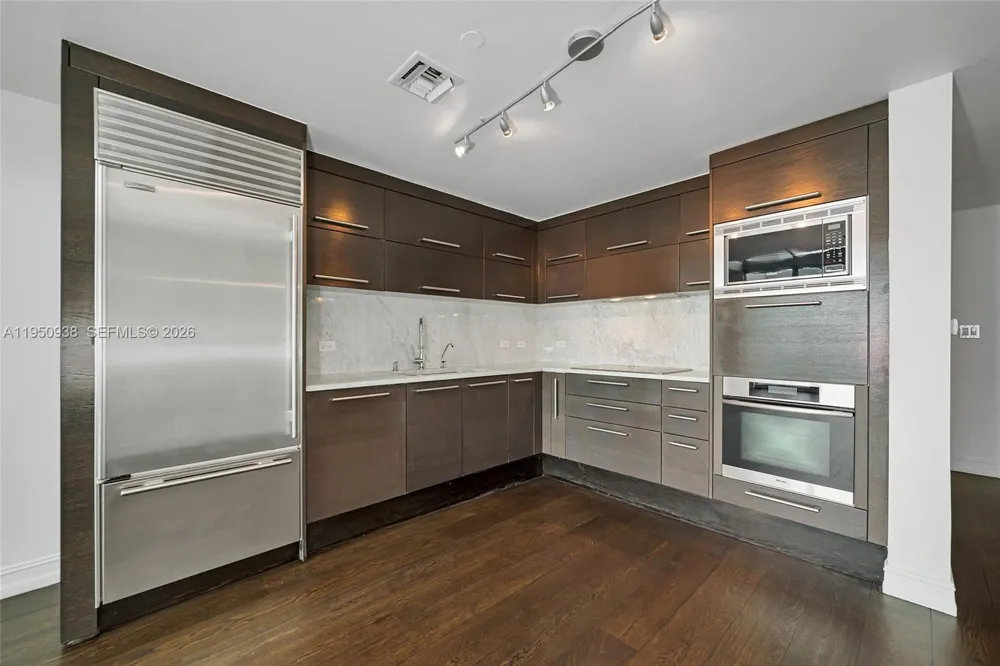 900 BISCAYNE BLVD #909 Miami, FL 33132