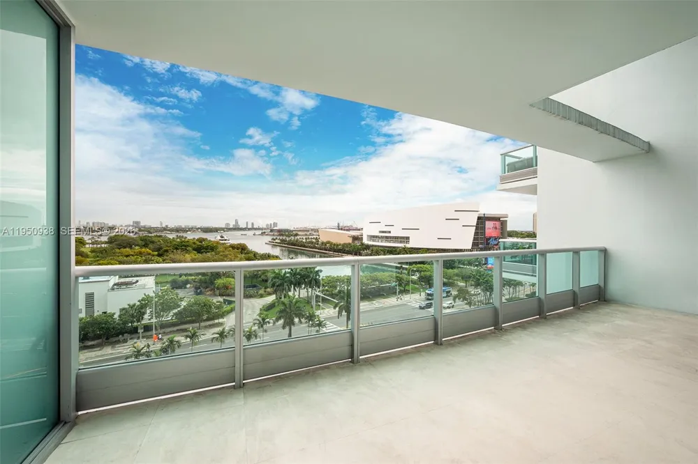 900 BISCAYNE BLVD #909 Miami, FL 33132