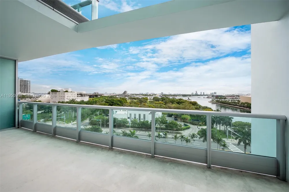 900 BISCAYNE BLVD #909 Miami, FL 33132