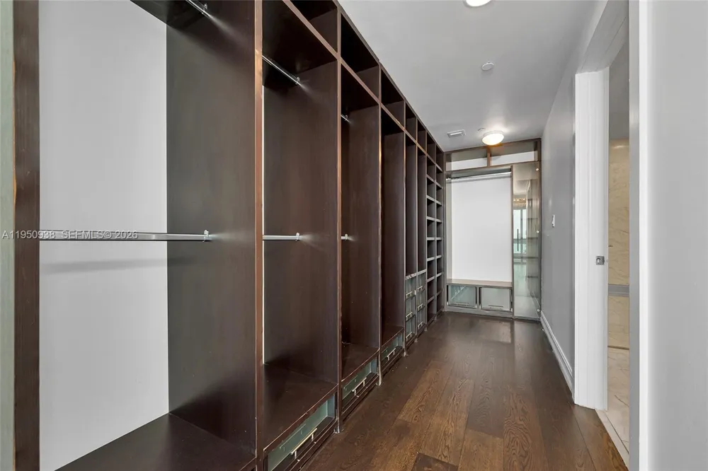 900 BISCAYNE BLVD #909 Miami, FL 33132