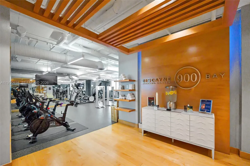 900 BISCAYNE BLVD #909 Miami, FL 33132