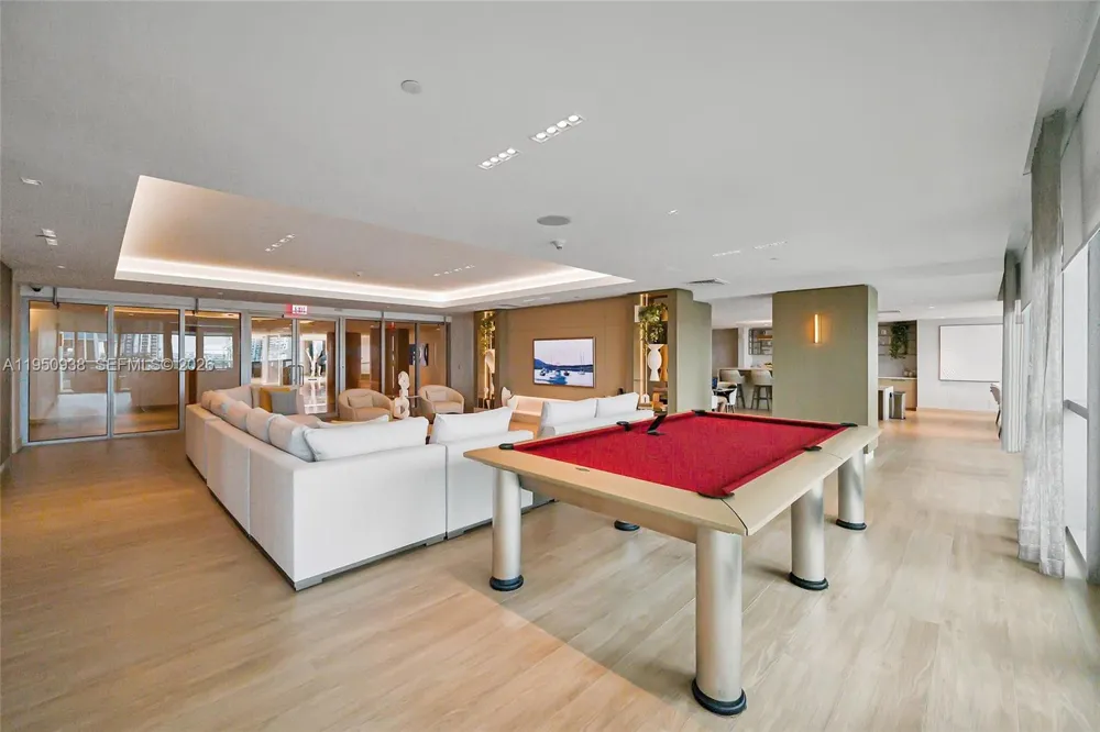 900 BISCAYNE BLVD #909 Miami, FL 33132
