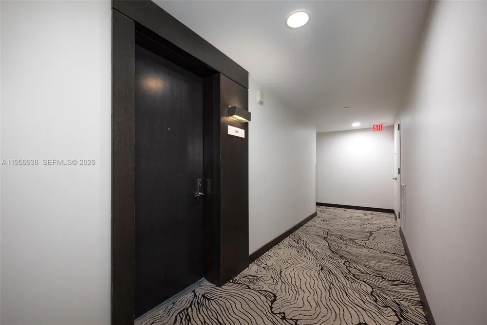 900 BISCAYNE BLVD #909 Miami, FL 33132