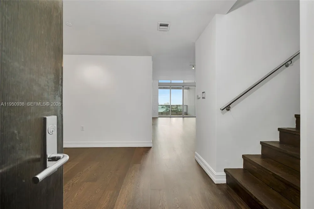 900 BISCAYNE BLVD #909 Miami, FL 33132