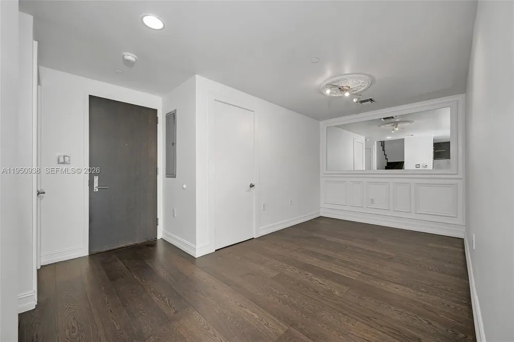 900 BISCAYNE BLVD #909 Miami, FL 33132