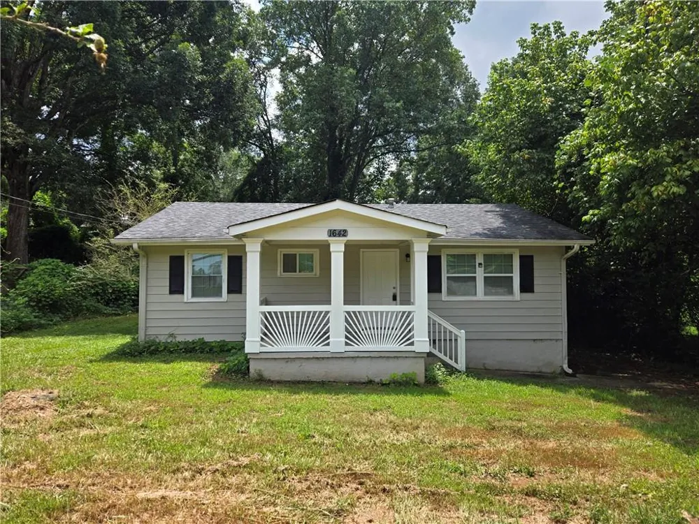 1642 Mary George Avenue NW