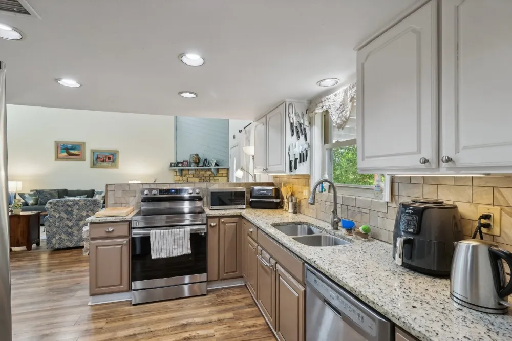775 RAMBLEWOOD DRIVE Canyon Lake, TX 78133