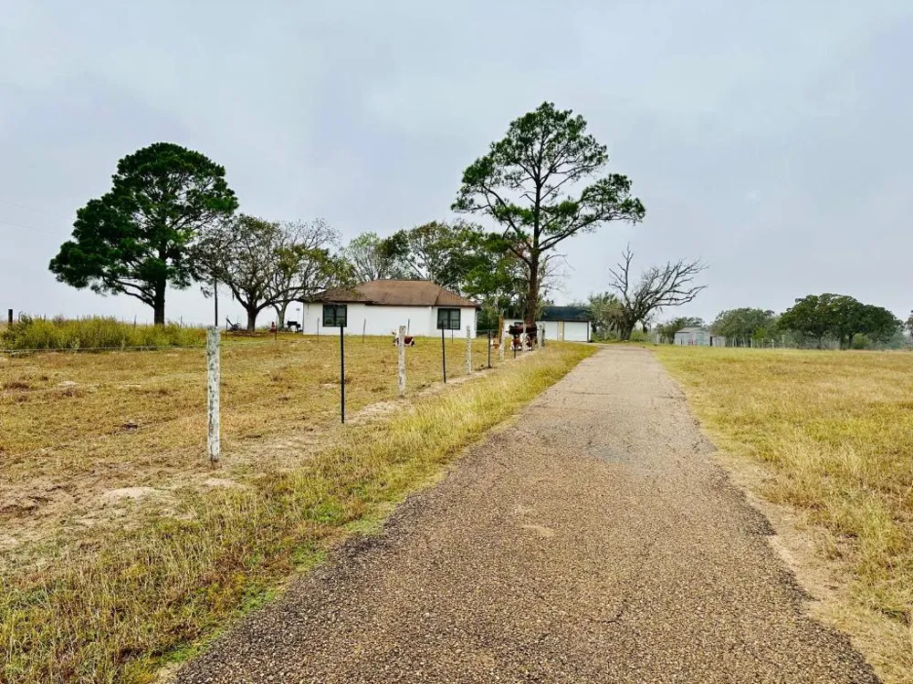 1696 E Fm 884 Yorktown, TX 78164